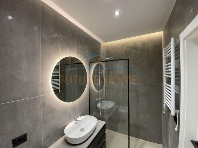 Tirane, jepet me qera apartament 2+1 Kati 4, 102 m² 900 Euro (Liqeni i That)