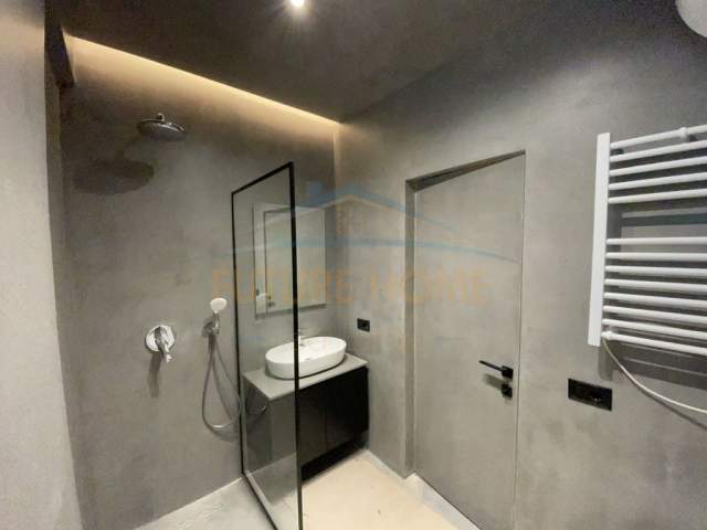 Tirane, jepet me qera apartament 2+1 Kati 4, 102 m² 900 Euro (Liqeni i That)