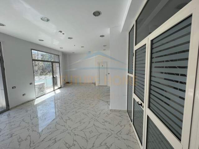Tirane, jepet me qera ambjent biznesi Kati 1, 60 m² 500  (Perball Delijorgjit, Tiranë.)