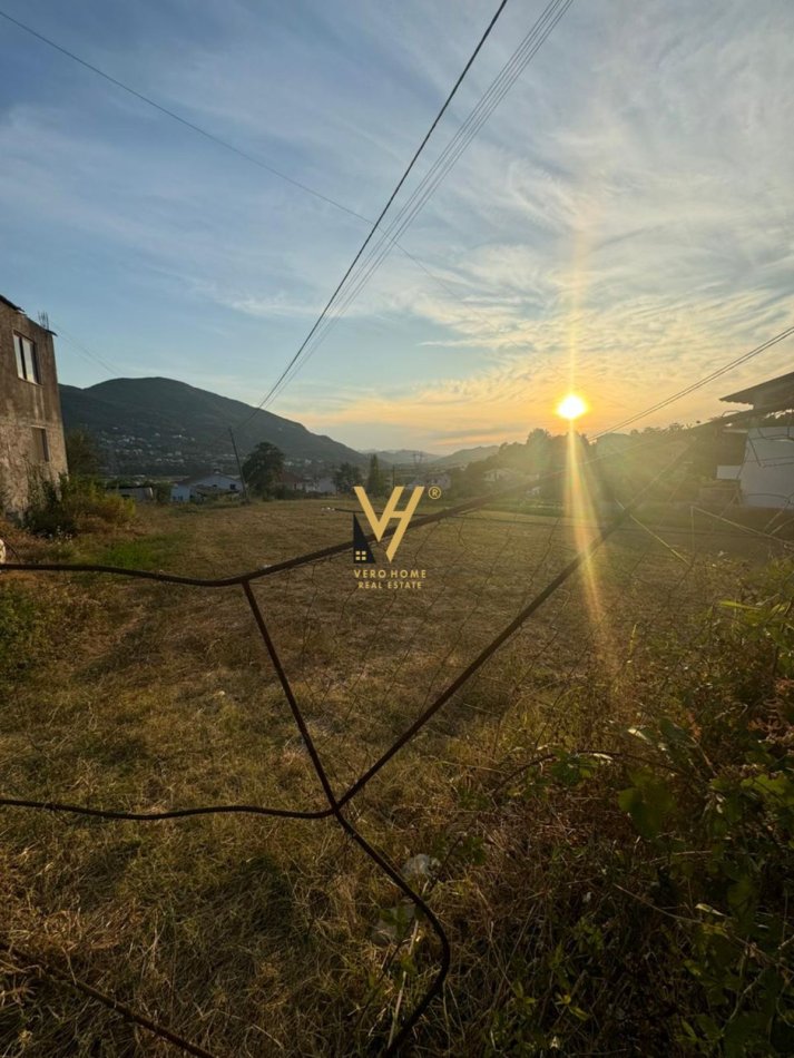 Tirane, shitet truall , 1.400 m² 90.000 € ( MULLET)