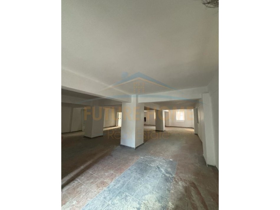 Durres, shitet ambjent biznesi Kati 0, 148 m² 118.000 € (Spitali Rajonal, Durres)