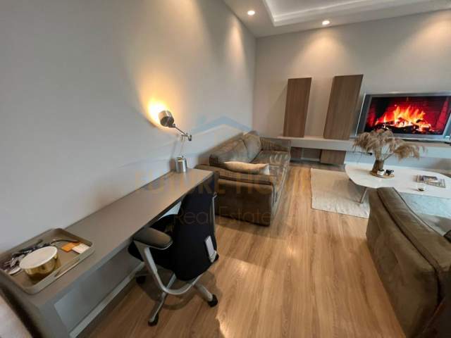 Tirane, jepet me qera apartament 2+1 Kati 19, 150 m² 2.500 Euro (Air Albania)