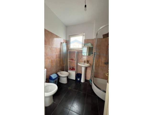 Tirane, jepet me qera apartament 2+1+BLK Kati 2, 58 m² 300 Euro (Rruga e Thesarit)