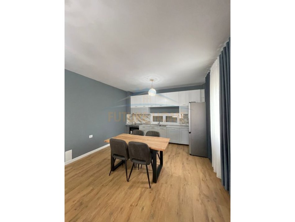 Tirane, jepet me qera apartament 2+1 , 125 m² 850 € (Kopeshti Botanik)