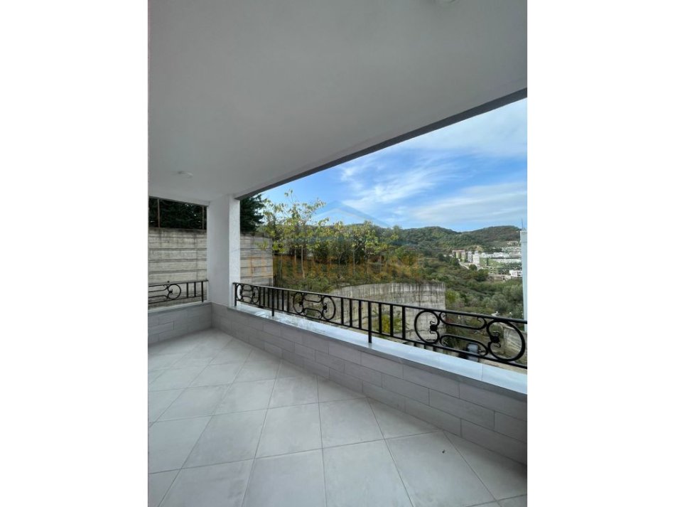 Tirane, jepet me qera apartament 2+1 , 125 m² 850 € (Kopeshti Botanik)