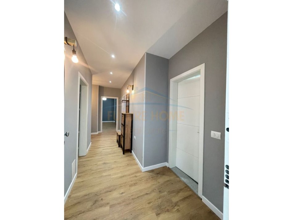 Tirane, jepet me qera apartament 2+1 , 125 m² 850 € (Kopeshti Botanik)