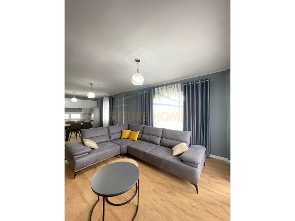 Tirane, jepet me qera apartament 2+1 , 125 m² 850 € (Kopeshti Botanik)