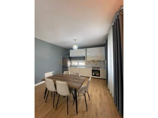 Tirane, jepet me qera apartament 2+1+BLK Kati 2, 850 Euro (Prane Xhamise)