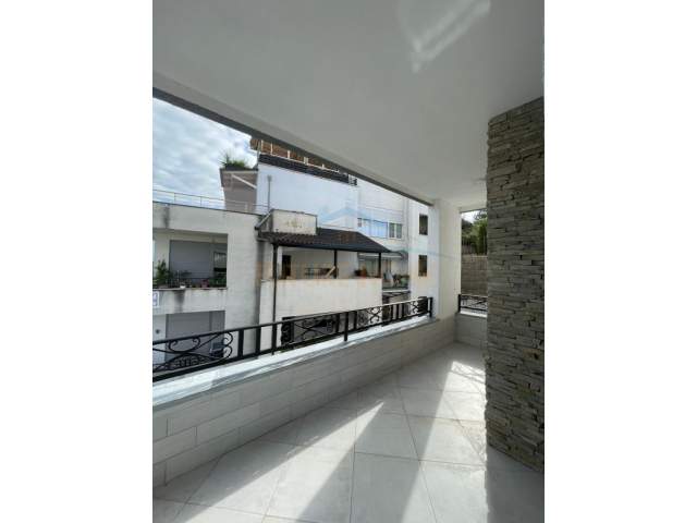 Tirane, jepet me qera apartament 2+1 Kati 2, 135 m² 850 Euro (Kopshti Botanik)