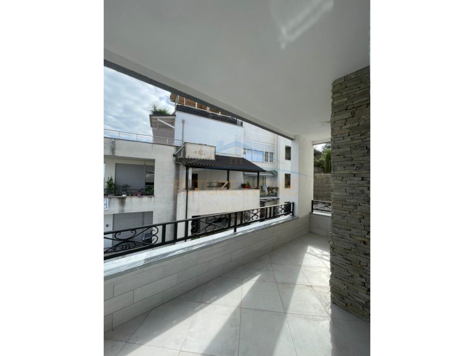 Tirane, jepet me qera apartament 2+1 Kati 2, 135 m² 850 € (Rruga Kopeshti Botanik)