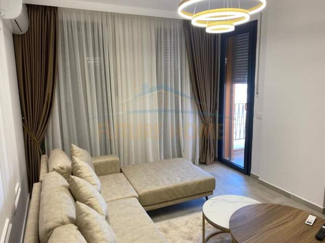 Tirane, jepet me qera apartament 1+1 Kati 10, 67 m² 500 Euro (kongresi manastirit)