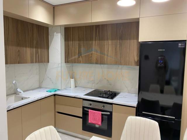 Tirane, jepet me qera apartament 1+1 Kati 10, 67 m² 500 Euro (kongresi manastirit)