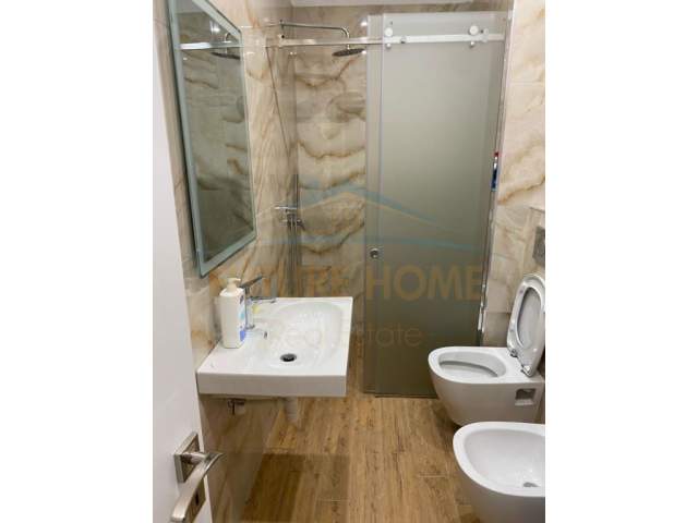 Tirane, jepet me qera apartament 1+1 Kati 10, 67 m² 500 Euro (kongresi manastirit)