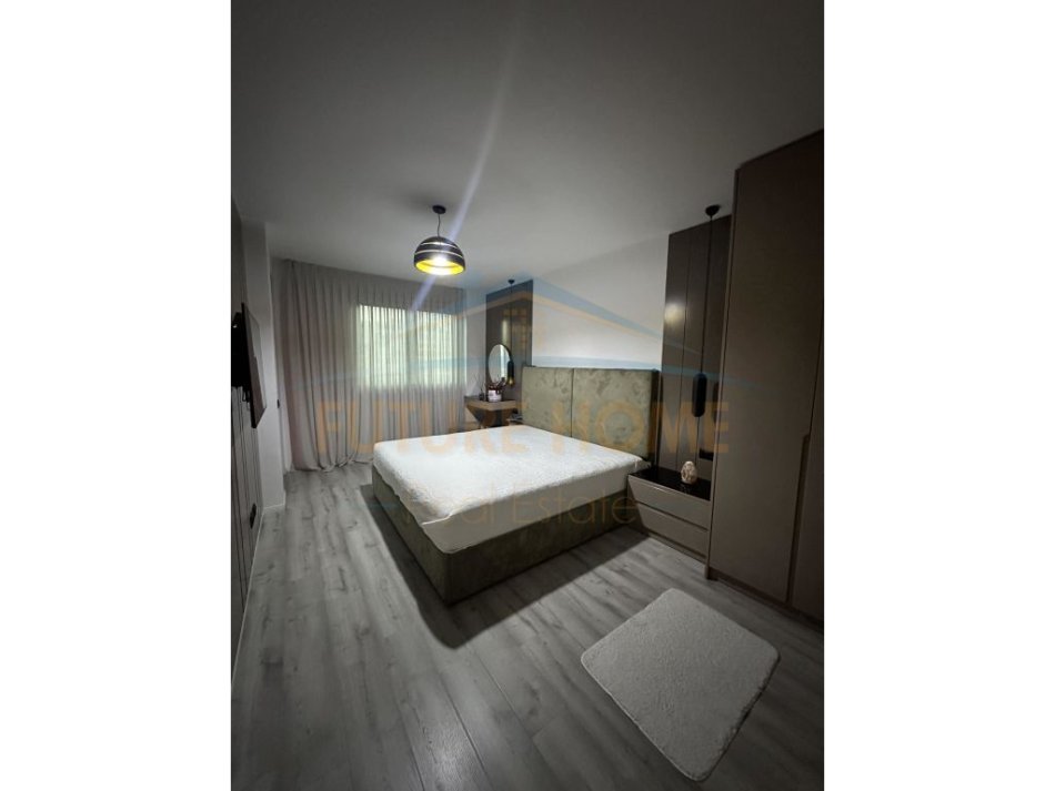 Tirane, shes apartament 2+1+Ballkon Kati 4, 112 m² 240.000 € (rruga teodor keko)