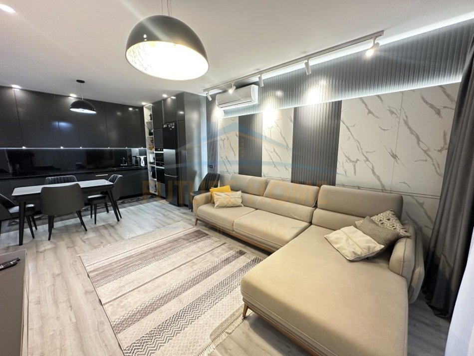 Tirane, shes apartament 2+1+Ballkon Kati 4, 112 m² 240.000 € (rruga teodor keko)