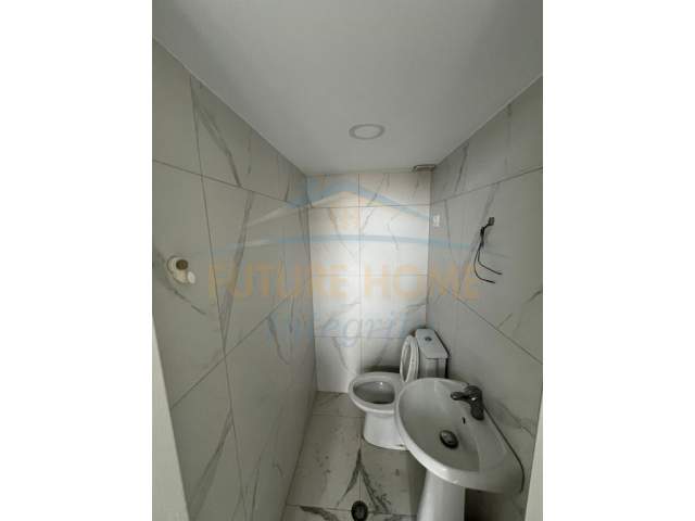 Tirane, jepet me qera ambjent biznesi Kati 0, 18 m² 240 Euro (Selite)