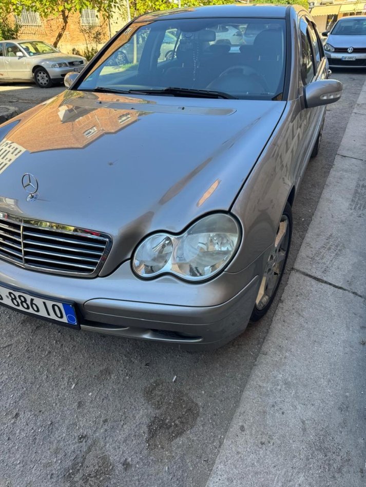 Tirane, shes makine MERCEDES BENZ C-CLASS 220 SPORT E DITION Nafte, gri metalizato automatik Klima 206.379 km