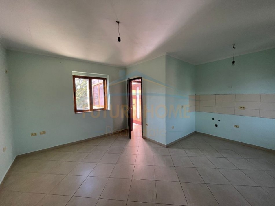 Tirane, shitet apartament 2+1 , 87 m² 98.000 € (Laprak)