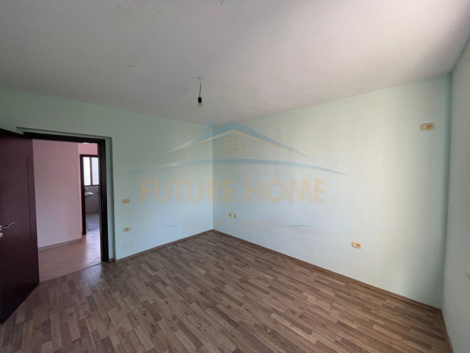 Tirane, shitet apartament 2+1 , 87 m² 98.000 € (Laprak)