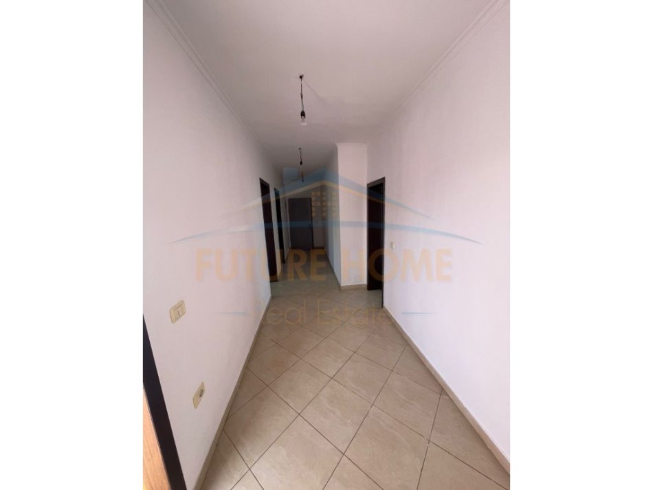 Tirane, shitet apartament 2+1 , 87 m² 98.000 € (Laprak)