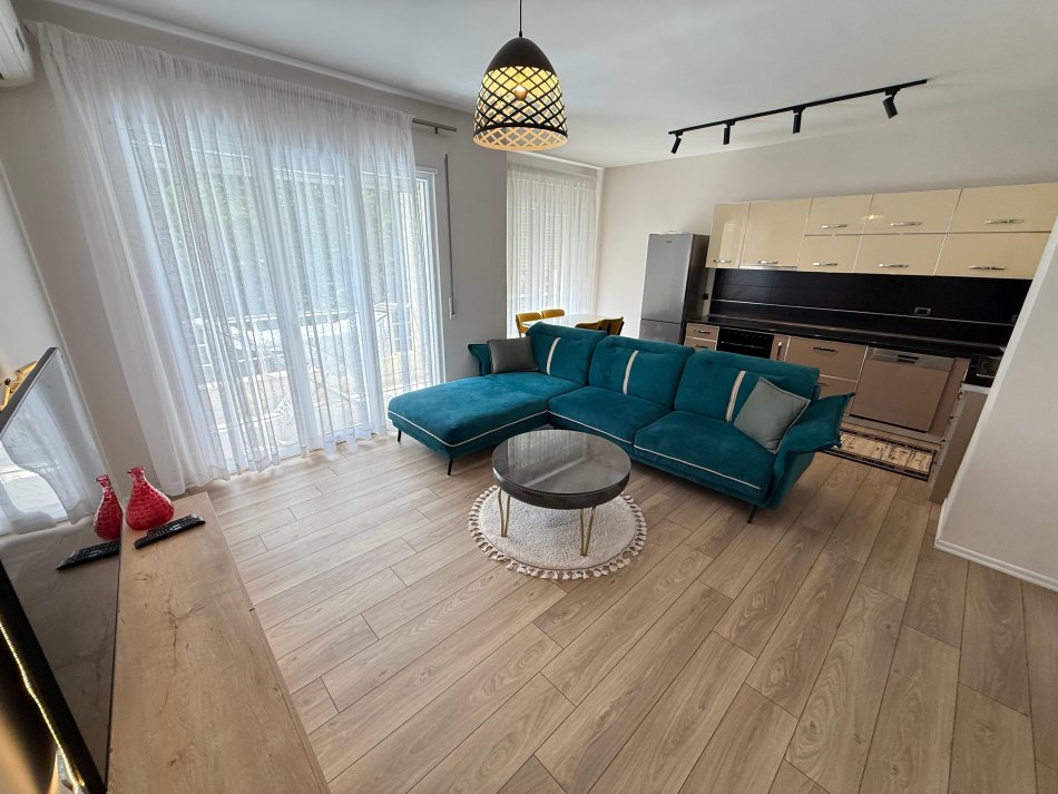 Tirane, jepet me qera apartament 2+1 Kati 3, 130 m² 800 € (kopshti zoologjik)