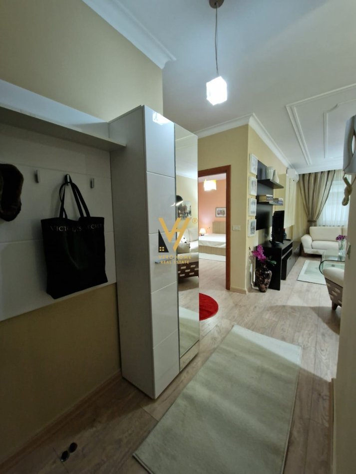 Tirane, jepet me qera apartament 1+1+Ballkon Kati 2, 72 m² 800 € (BLLOK)
