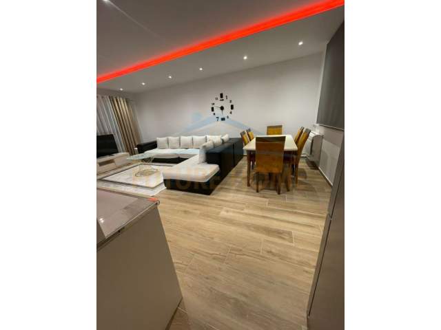 Tirane, jepet me qera apartament Kati 5, 120 m² 700 Euro
