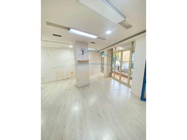 Tirane, jepet me qera ambjent biznesi Kati 1, 60 m² 600 Euro (Rruga e Elbasanit)