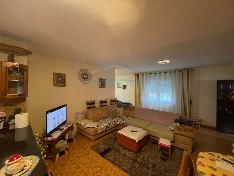 Tirane, shitet apartament 2+1 Kati 5, 117 m² 150.000 € (Rruga e Kavajes)