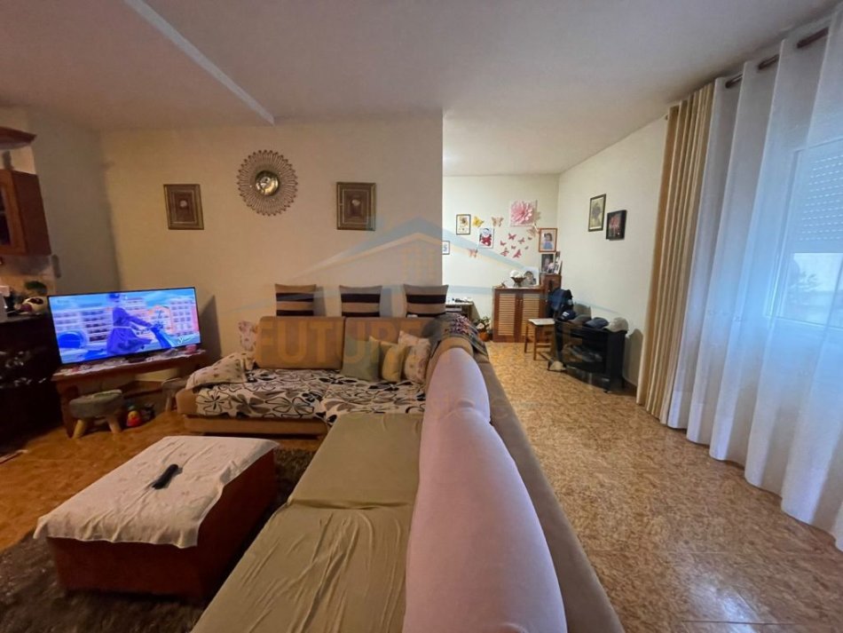 Tirane, shitet apartament 2+1 Kati 5, 117 m² 150.000 € (Rruga e Kavajes)