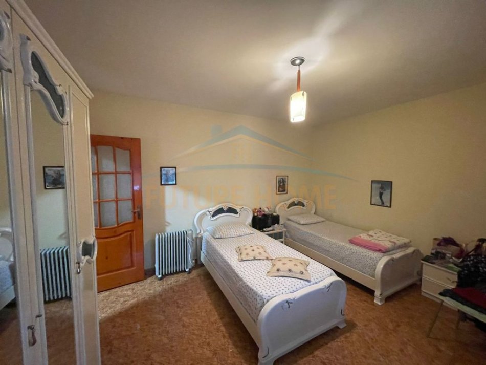 Tirane, shitet apartament 2+1 Kati 5, 117 m² 150.000 € (Rruga e Kavajes)