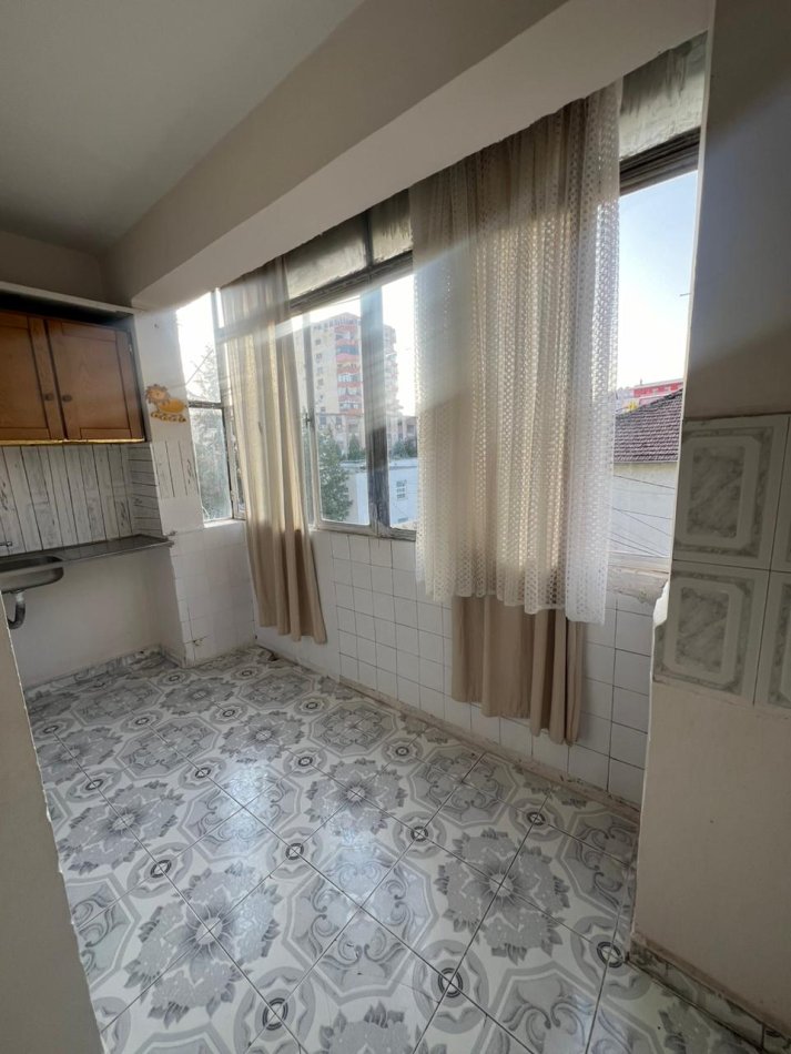 Tirane, jepet me qera apartament 2+1 Kati 3, 70 m² 400 € (21 Dhjetori)
