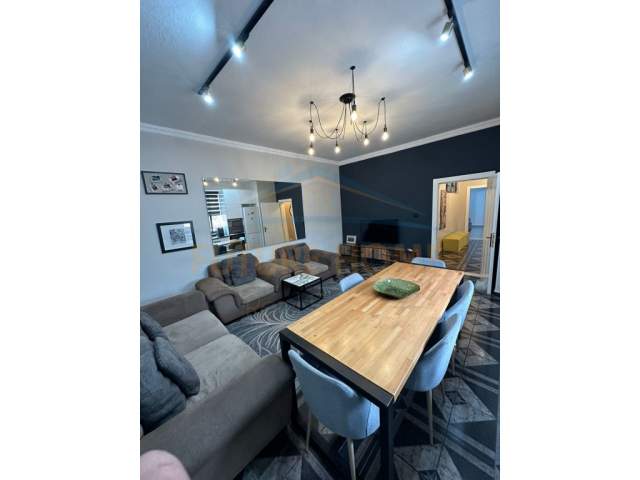 Tirane, jap me qera apartament Kati 2, 120 m² 800 Euro