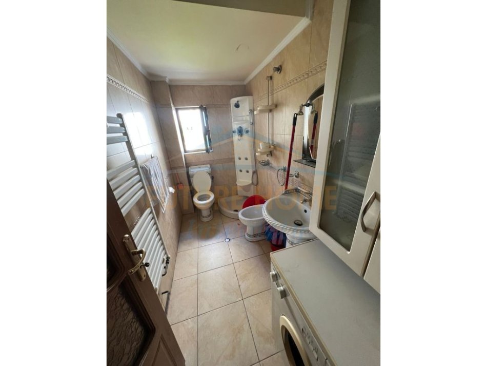 Tirane,Qera, Duplex për Zyra, Blloku, Tiranë.  116 m² 1.000 € (Blloku)
