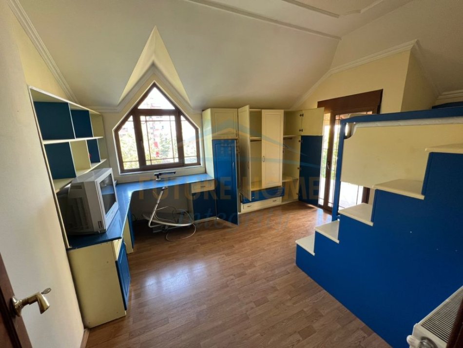 Tirane,Qera, Duplex për Zyra, Blloku, Tiranë.  116 m² 1.000 € (Blloku)