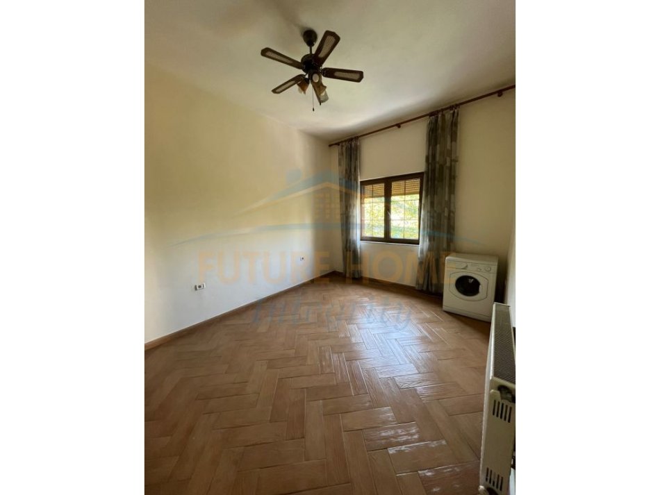 Tirane,Qera, Duplex për Zyra, Blloku, Tiranë.  116 m² 1.000 € (Blloku)