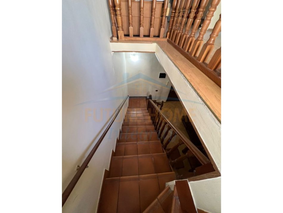 Tirane,Qera, Duplex për Zyra, Blloku, Tiranë.  116 m² 1.000 € (Blloku)