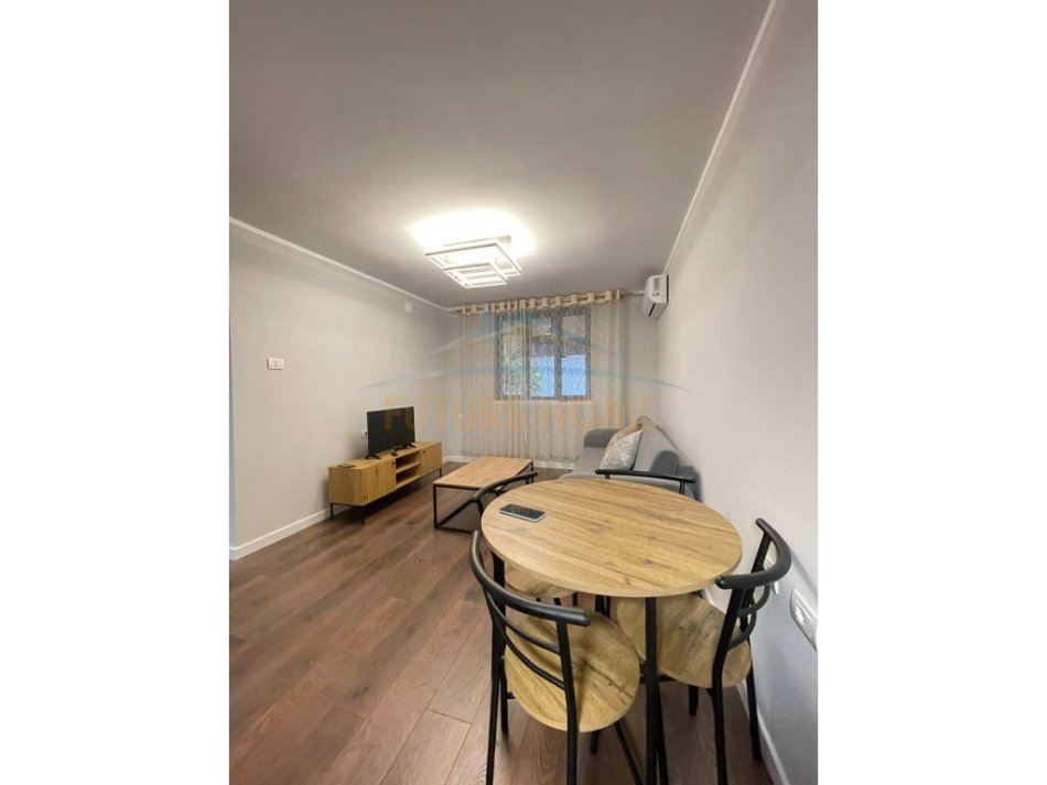 Tirane, jepet me qera apartament 1+1+Aneks+Ballkon Kati 0, 57 m² 590 € (Myslym Shyri)