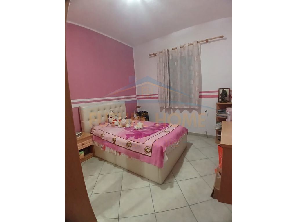 Shitet, Vile 3 kateshe, Shkozet, Durres