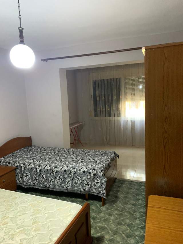 Tirane, jepet me qera apartament 1+1+BLK Kati 4, 86 m² 400 Euro (Rruga Ferit Xhajko)