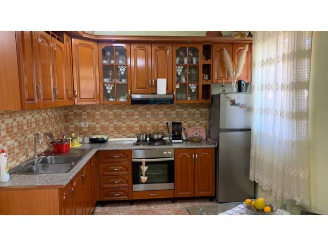 Tirane, jepet me qera apartament Kati 1, 87 m² 420 Euro