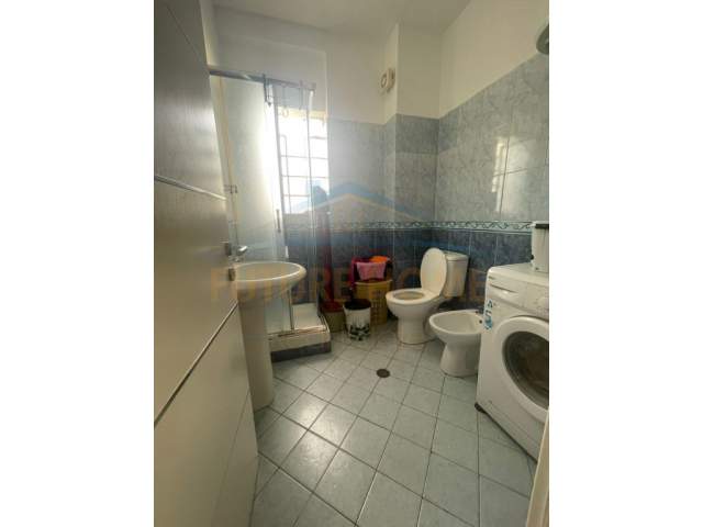 Tirane, jepet me qera apartament 2+1+BLK Kati 3, 80 m² 400 Euro