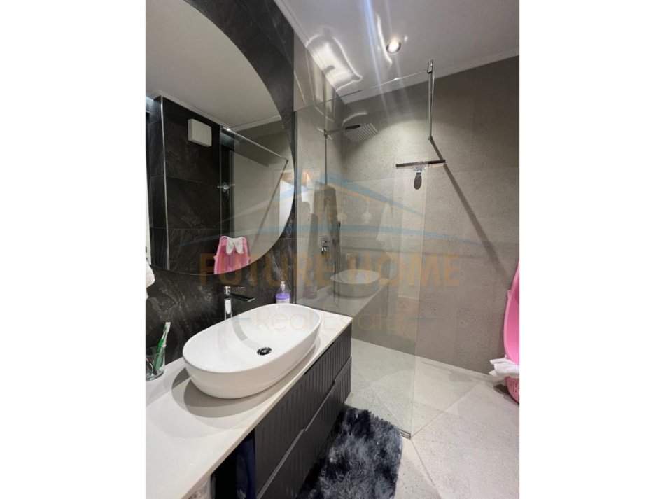 Tirane, shitet apartament 3+1+Aneks+Ballkon Kati 10, 199 m² 350.000 € (Unaza e Re)