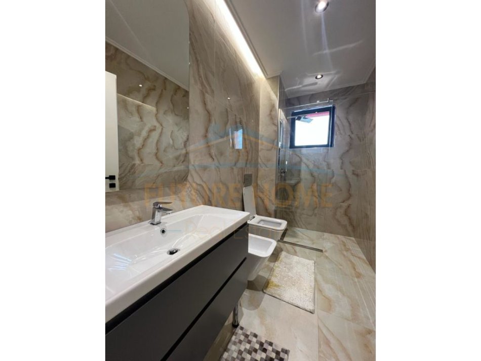 Tirane, shitet apartament 3+1+Aneks+Ballkon Kati 10, 199 m² 350.000 € (Unaza e Re)