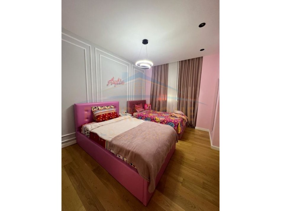 Tirane, shitet apartament 3+1+Aneks+Ballkon Kati 10, 199 m² 350.000 € (Unaza e Re)