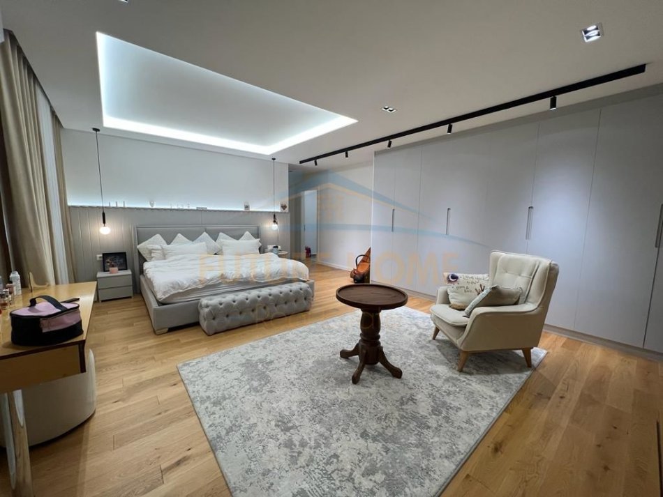 Tirane, shitet apartament 3+1+Aneks+Ballkon Kati 10, 199 m² 350.000 € (Unaza e Re)