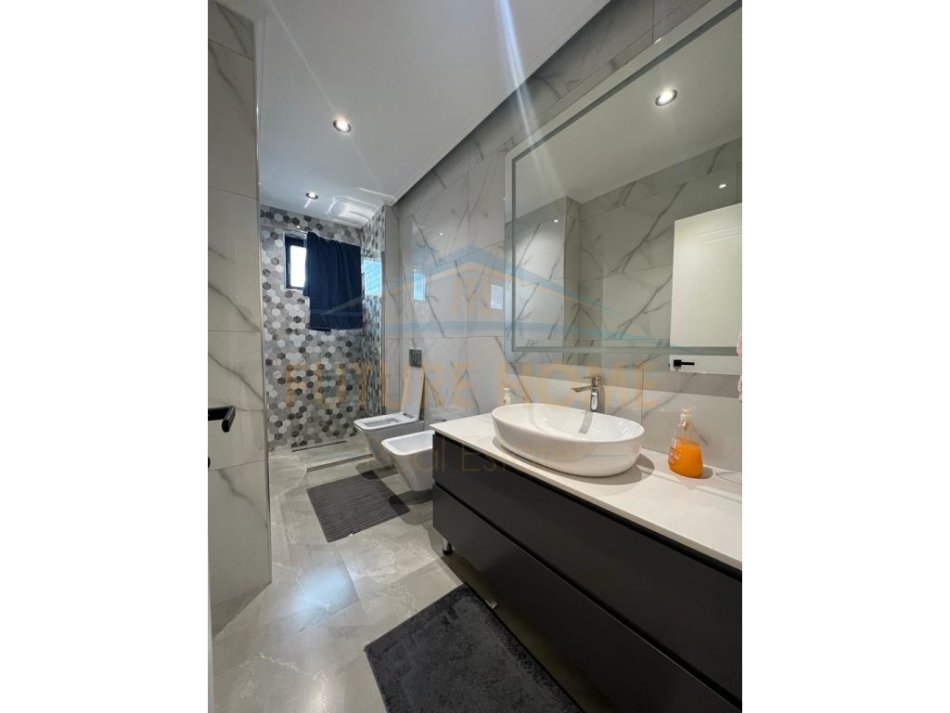 Tirane, shitet apartament 3+1+Aneks+Ballkon Kati 10, 199 m² 350.000 € (Unaza e Re)