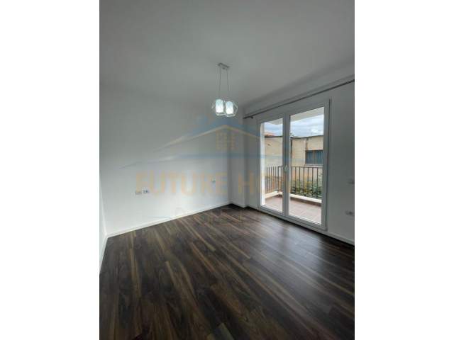 Tirane, jepet me qera apartament Kati 2, 110 m² 700 Euro (Fusha e Aviacionit)