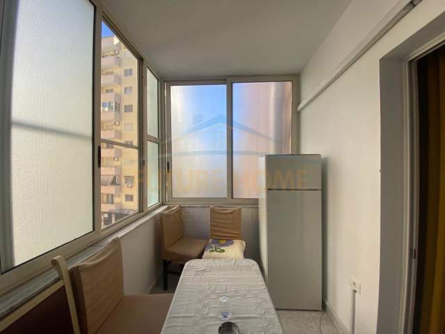Durres, jepet me qera apartament 1+1+A+BLK Kati 3, 65 m² 300 Euro (Rruga Pavarsia)