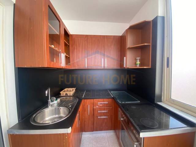 Durres, jepet me qera apartament 1+1+A+BLK Kati 3, 65 m² 300 Euro (Rruga Pavarsia)